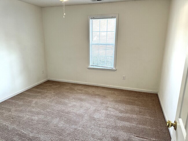 Building Photo - 406 Winners Cir N