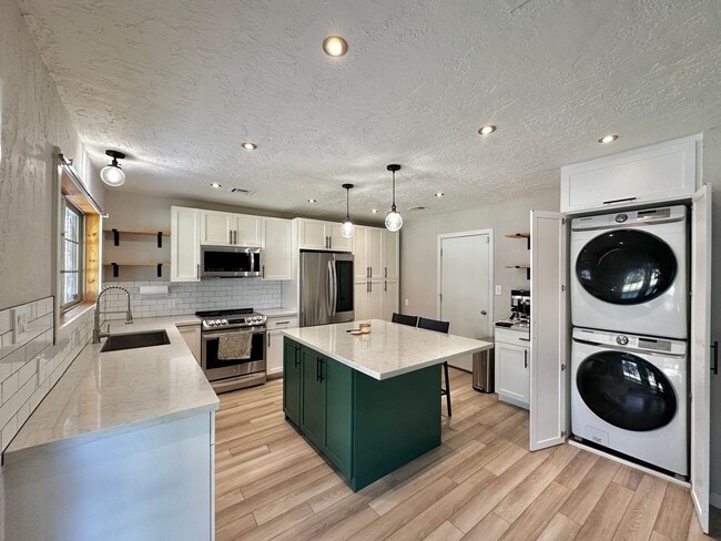 Building Photo - Remodeled