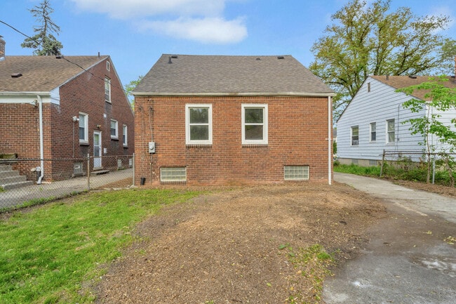 Building Photo - 13575 Rutherford St