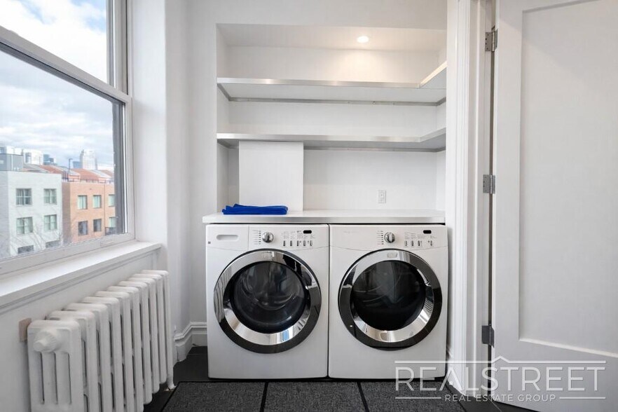 Building Photo - Charming Two-Bedroom Brownstone Residence