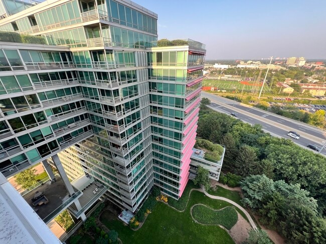 Building Photo - 9655 Woods Dr