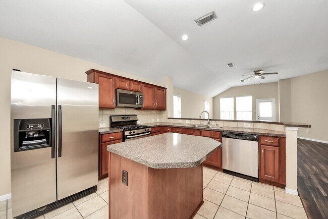 Building Photo - 1722 Lansing Cove Dr