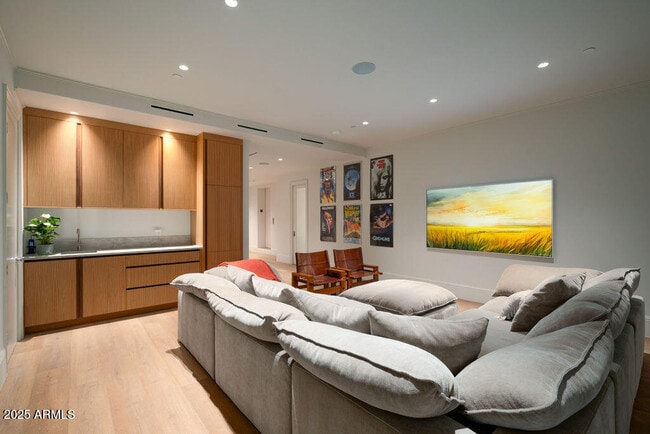 Building Photo - 50 W Palm Ln