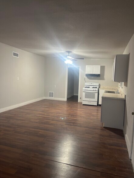 Kitchen/ Dining - 5622 Castle Prince