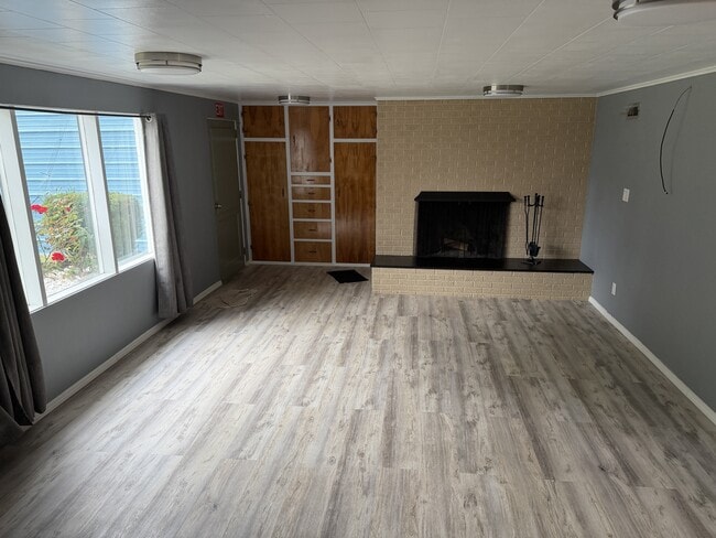 Building Photo - 1300 Crescent St