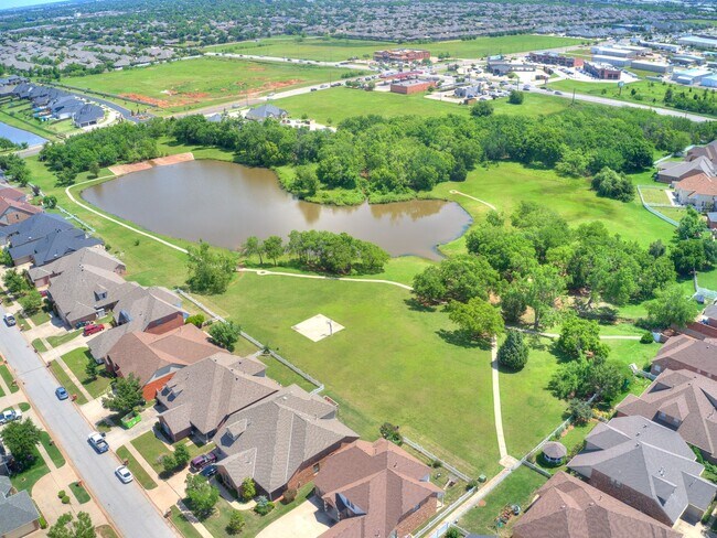 Building Photo - Large 4-Bedroom Home in Edmond Schools