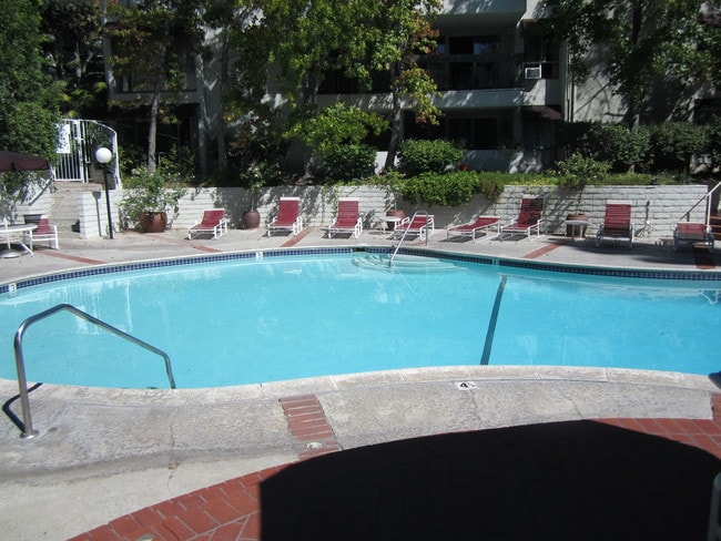 Building Photo - 4900 Overland Ave