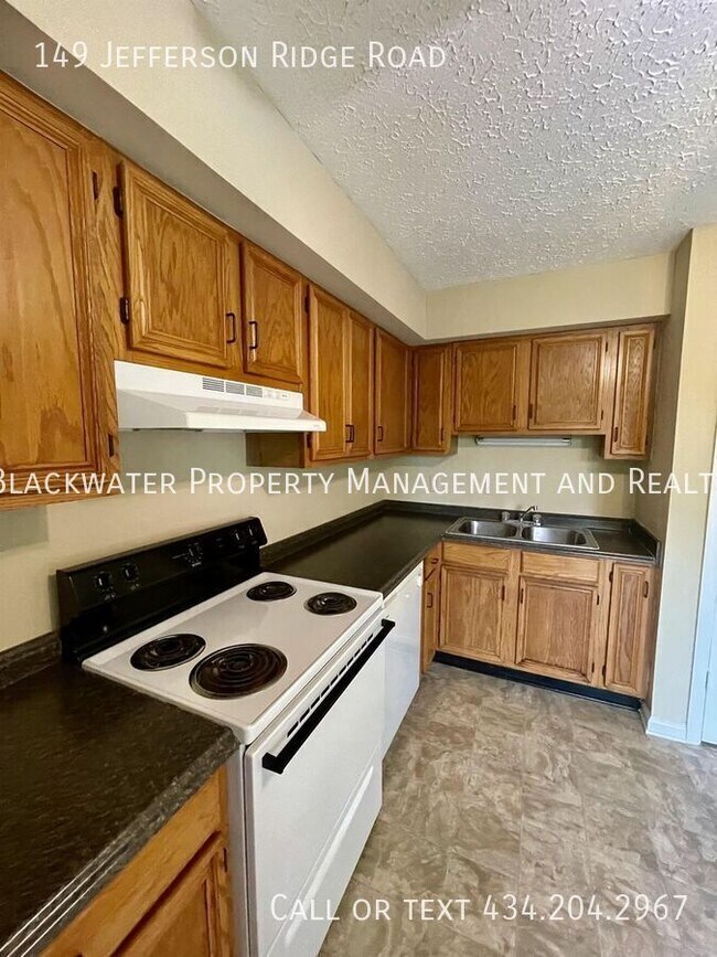 Building Photo - 149 Jefferson Ridge Rd