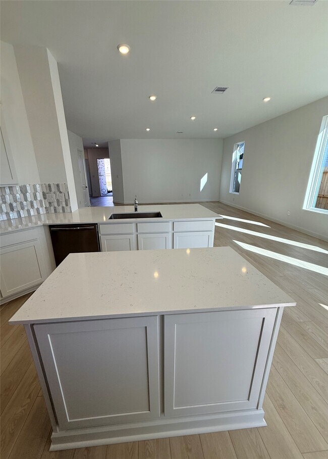 Building Photo - 31111 Riley Hts Dr