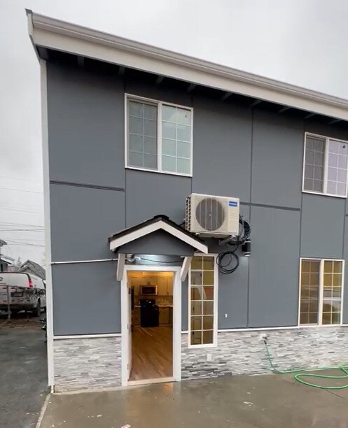 Building Photo - 2715 Maple St