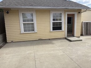 Building Photo - 274.5 Hathway Alley