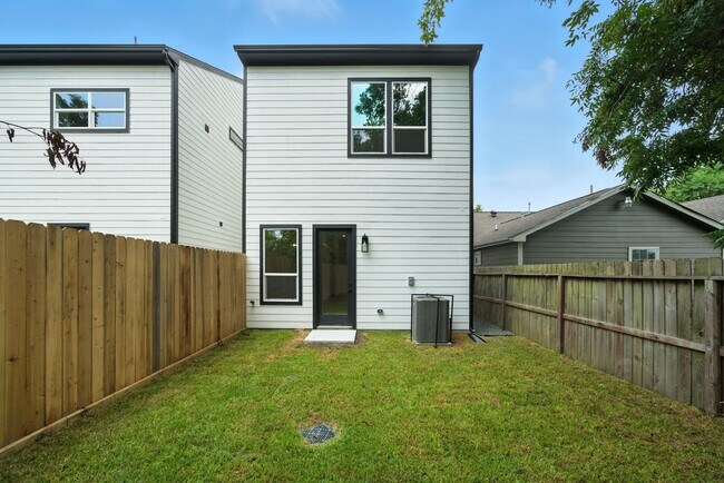 Building Photo - 7117 England St