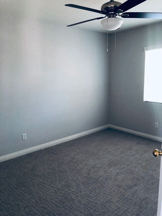 Building Photo - WONDERFUL 2 STORY HOME IN THE HEART OF GREEN VALLEY 3 BED 2.5 BATH BEAUTIFULLY LANDSCAPED!