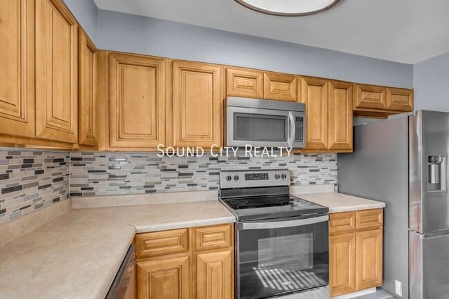 Building Photo - 403 Raintree Dr