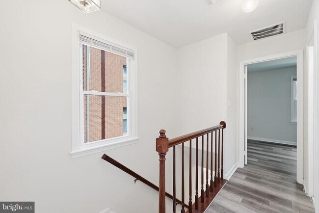 Building Photo - 541 Colecroft Ct