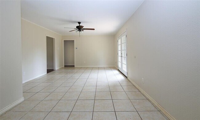 Building Photo - 4731 Pinebrook Ln