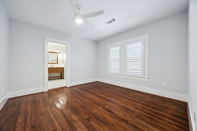 Building Photo - 907 W Melwood St