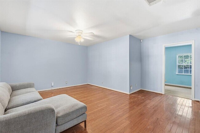 Building Photo - 1127 Denfield St