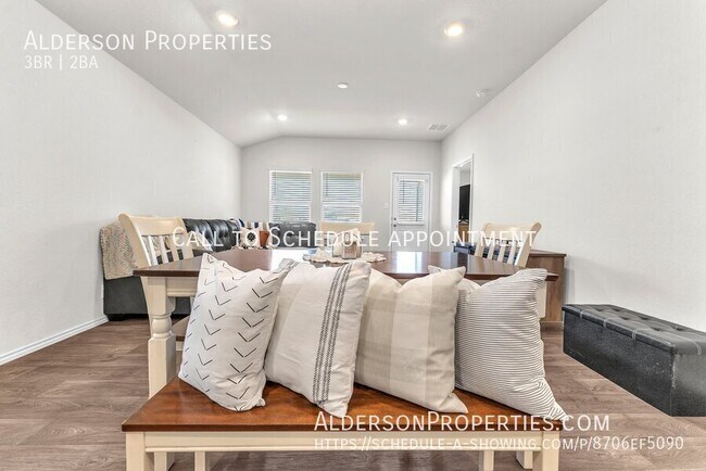 Building Photo - 4410 Lake Ritter St