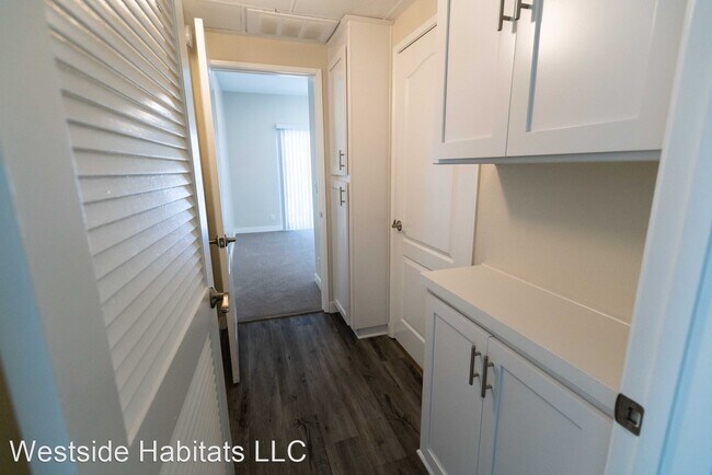 Building Photo - 7057 Lanewood Ave