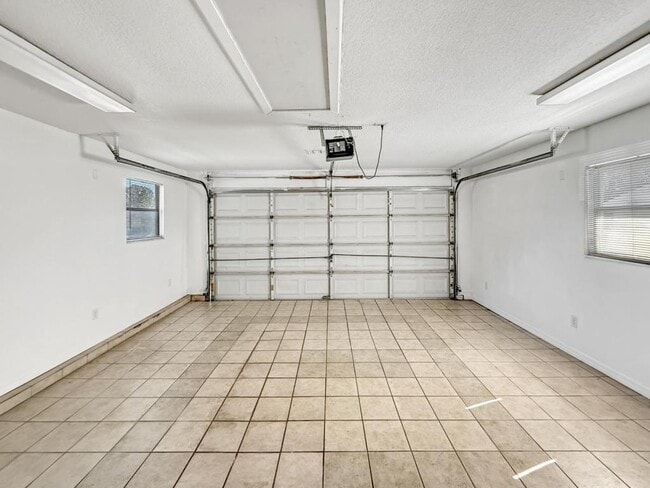 Building Photo - 518 Providence Blvd