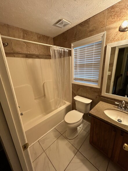 Building Photo - 320 Peterson Pl