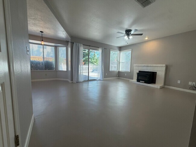 Building Photo - 8420 Oak Flat Way