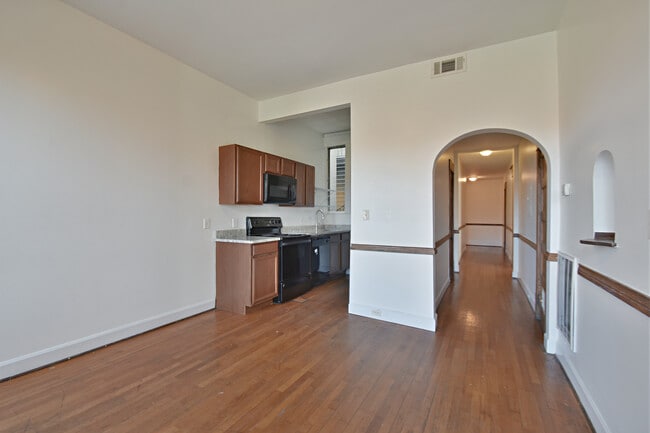 Building Photo - 209 W Fifth Ave