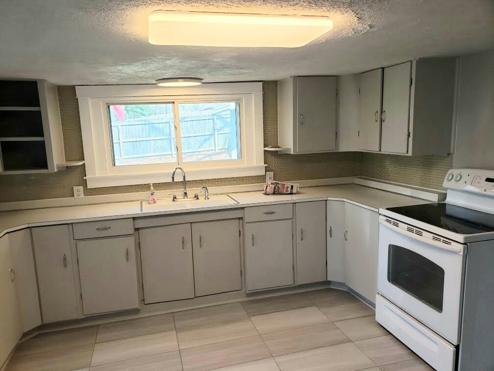 Kitchen - 4619 West St