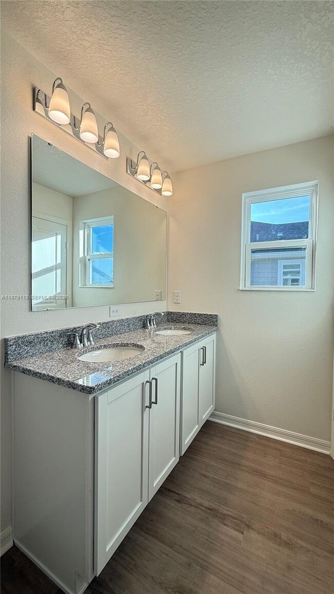 Building Photo - 410 Sequoia Dr