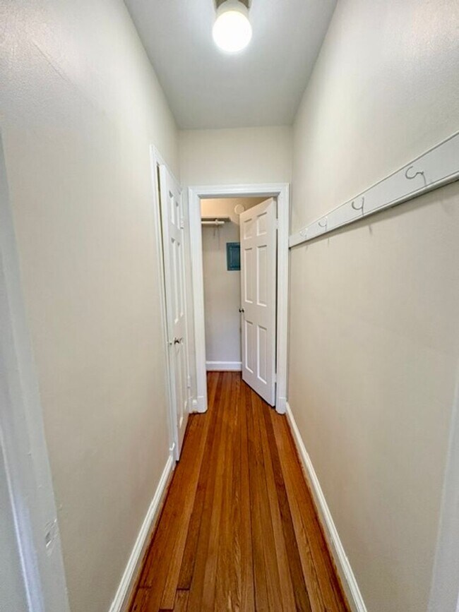 Building Photo - 4534 Avondale St