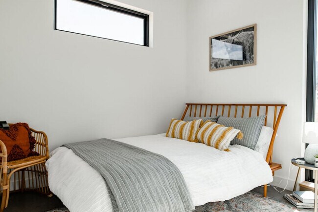 Building Photo - 2387 2500 E