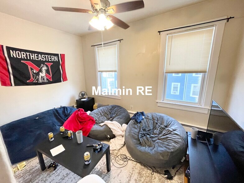 Building Photo - 19 Sachem St