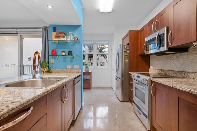 Building Photo - 19900 E Country Club Dr