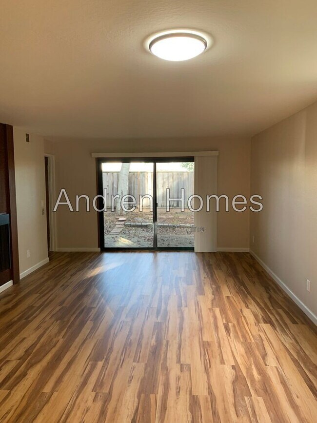 Building Photo - 150 Sea Ridge Ct