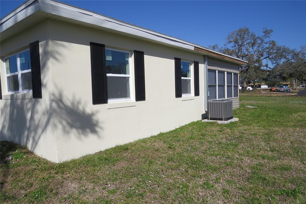 Building Photo - 8010 Hyde Park Ave