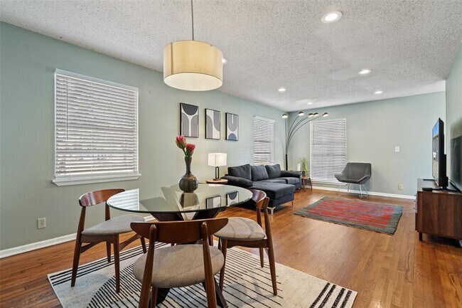 Building Photo - 2105 Columbia Cove