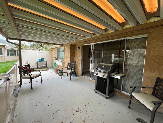 Building Photo - Senior community w/pool, spa, pickle ball ...