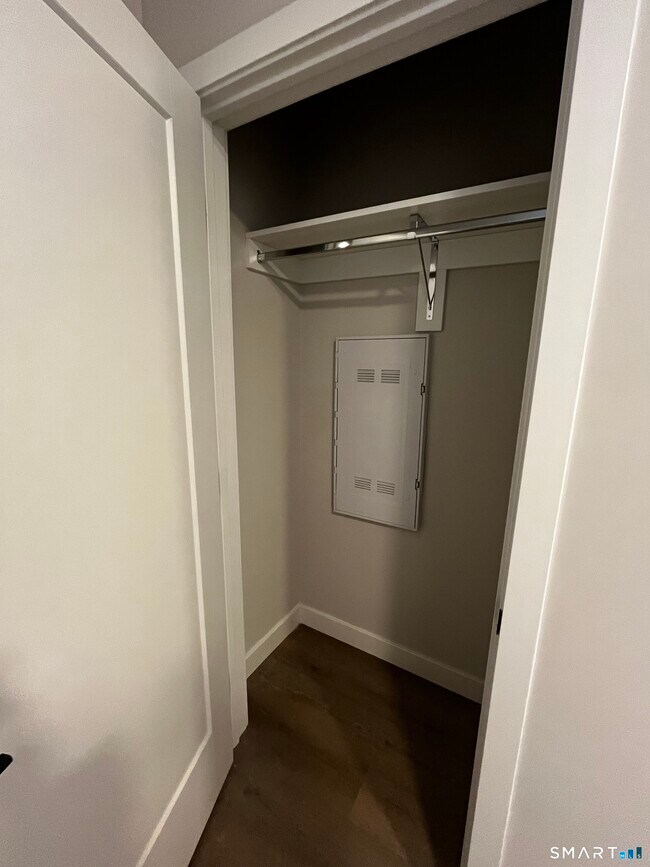 Building Photo - 467 West Ave