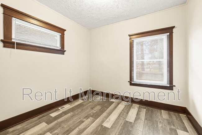 Building Photo - 2816 N 19th Ave