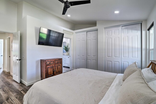 Building Photo - 44065 Dalea Ct