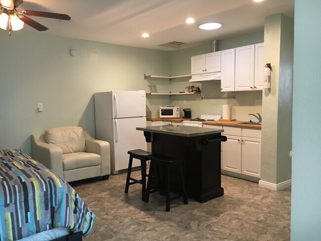 Building Photo - 632 Maria Ave