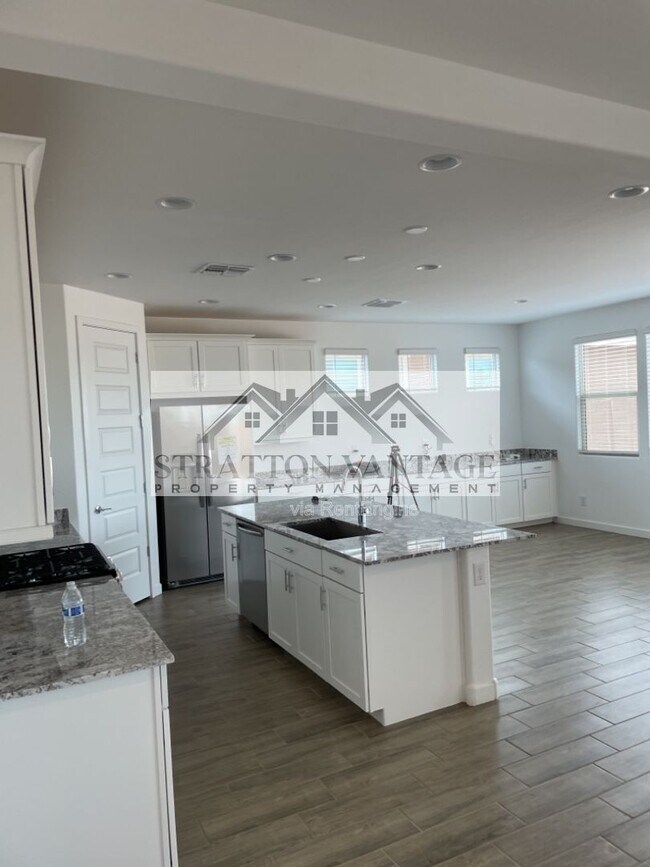 Building Photo - 5626 S 26th Ln