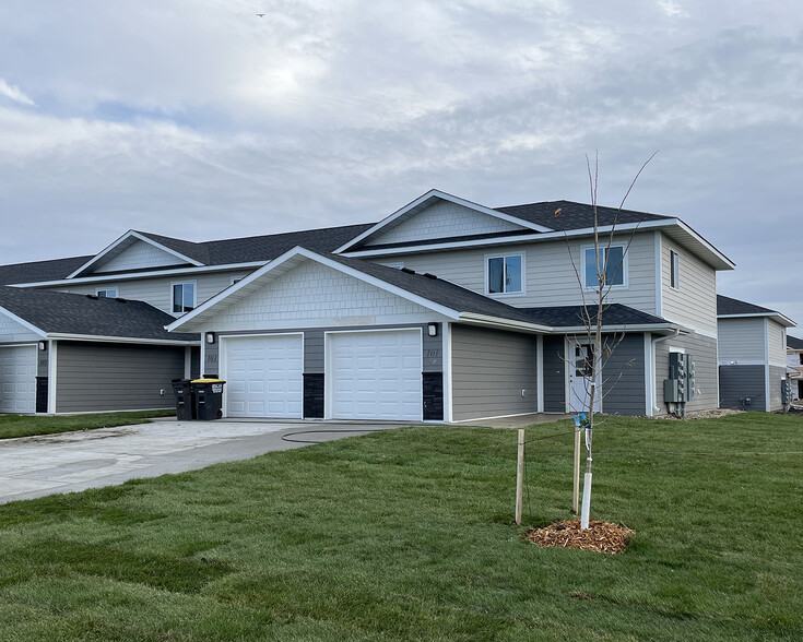 Primary Photo - Fox Meadows Townhomes