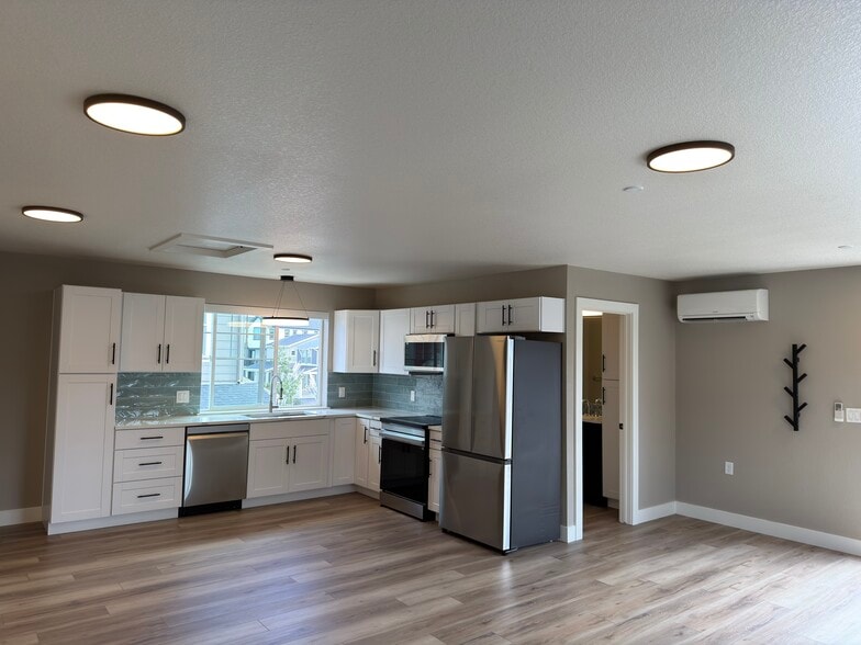 Kitchen with all Samsung Appliances - 219 S 1st Ave