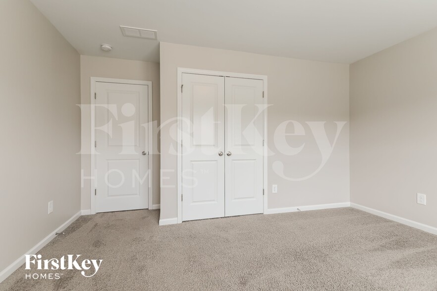Building Photo - 2142 Massey Ln