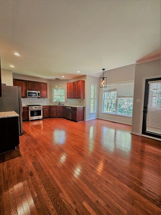 Building Photo - Large contemporary in Birkdale Subdivision...