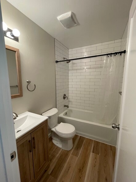 Master Bath - 790 Locust St