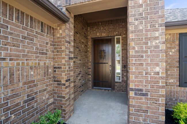 Building Photo - 15323 Holloway Hls Trl