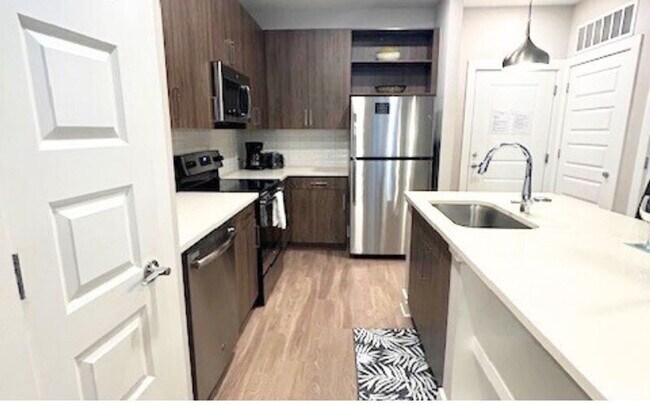 Building Photo - 1160 Johnson Ferry Rd NE